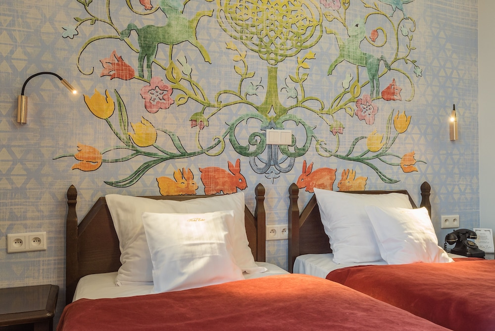 Hotel Ester — Hotel rooms in Krakow, Lesser Poland