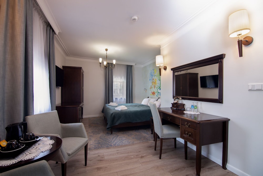 Hotel Ester — Hotel rooms in Krakow, Lesser Poland