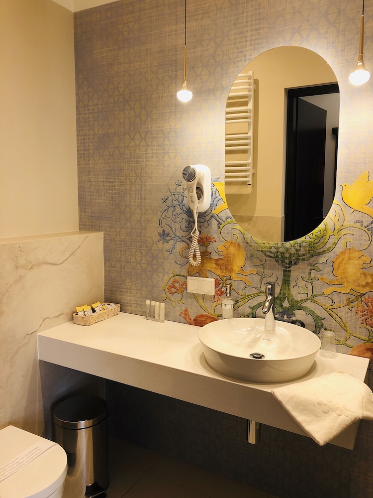 Hotel Ester — Hotel rooms in Krakow, Lesser Poland