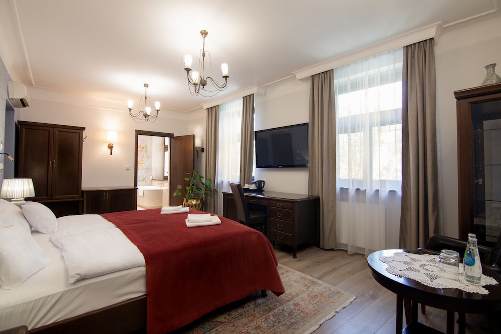 Hotel Ester — Hotel rooms in Krakow, Lesser Poland