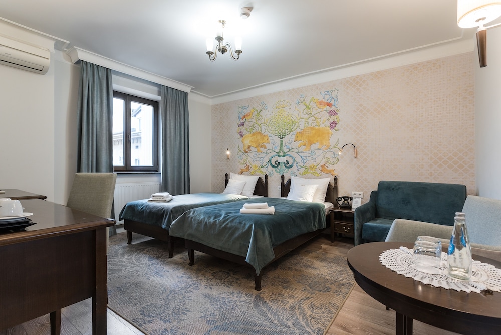 Hotel Ester — Hotel rooms in Krakow, Lesser Poland