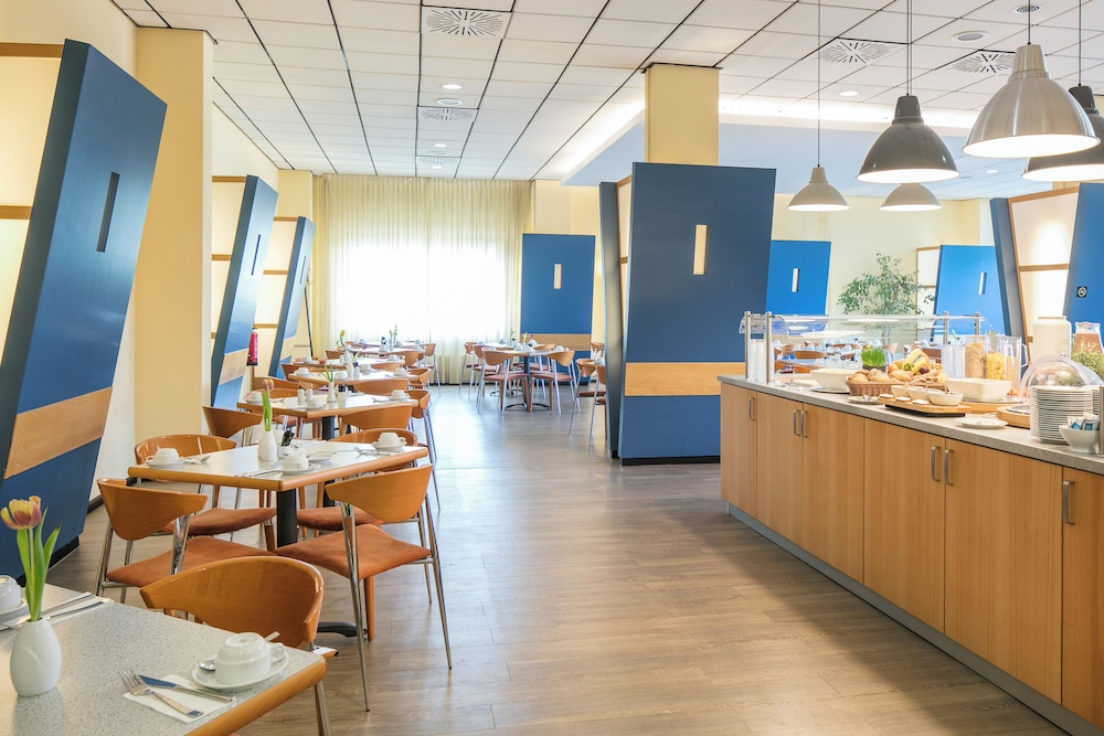 Hotel Berlin Lichtenberg — Restaurant & bars in Berlin, Berlin
