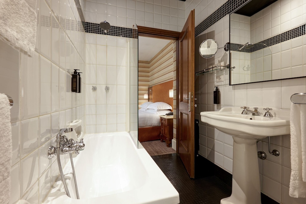Mascagni Hotel — Hotel rooms in Rome, Lazio