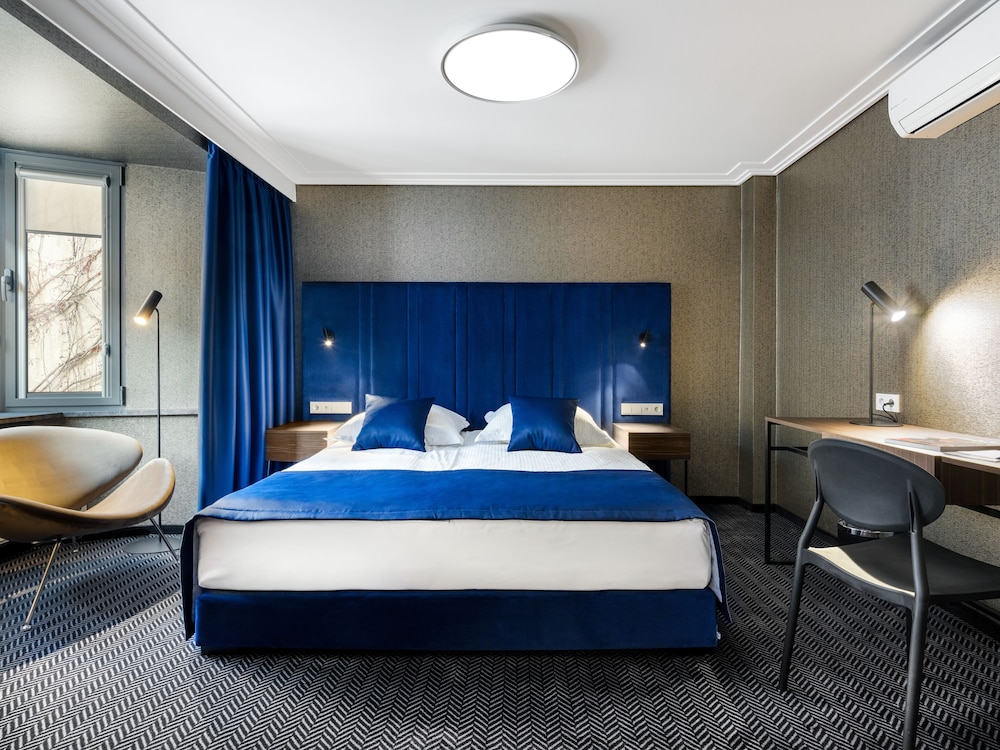 Hotel Logos — Hotel rooms in Krakow, Lesser Poland