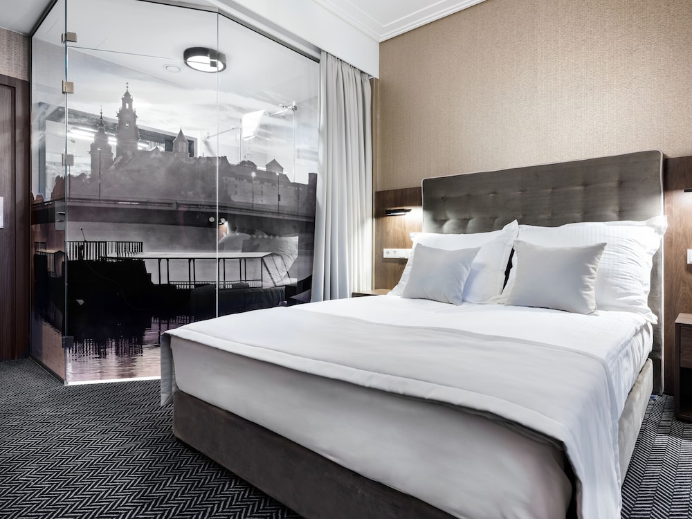 Hotel Logos — Hotel rooms in Krakow, Lesser Poland