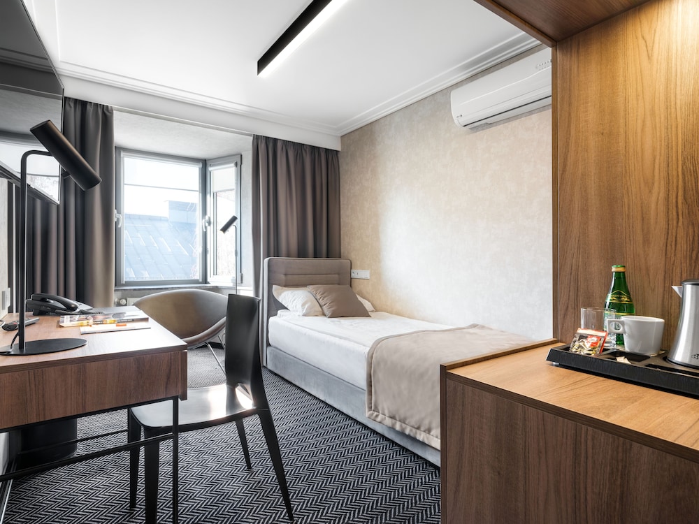 Hotel Logos — Hotel rooms in Krakow, Lesser Poland