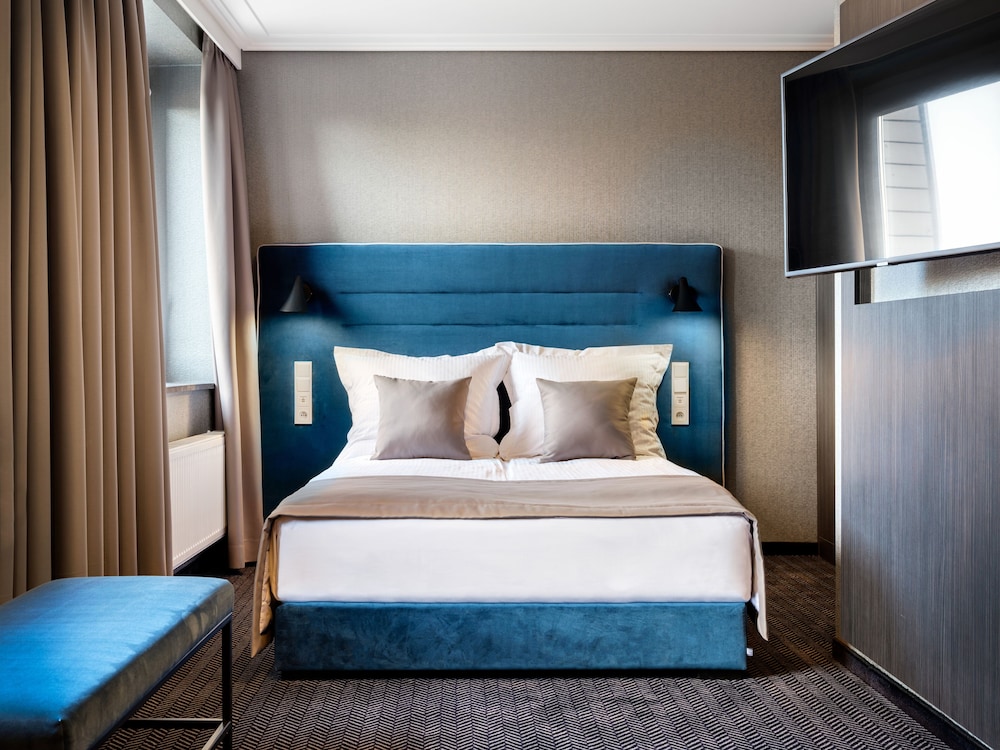 Hotel Logos — Hotel rooms in Krakow, Lesser Poland