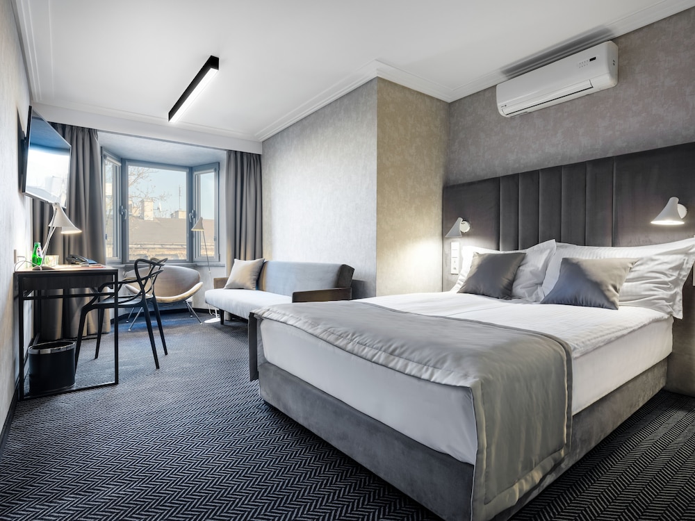Hotel Logos — Hotel rooms in Krakow, Lesser Poland
