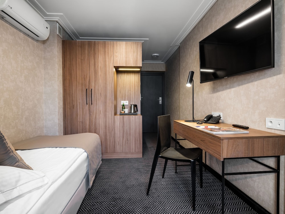 Hotel Logos — Hotel rooms in Krakow, Lesser Poland