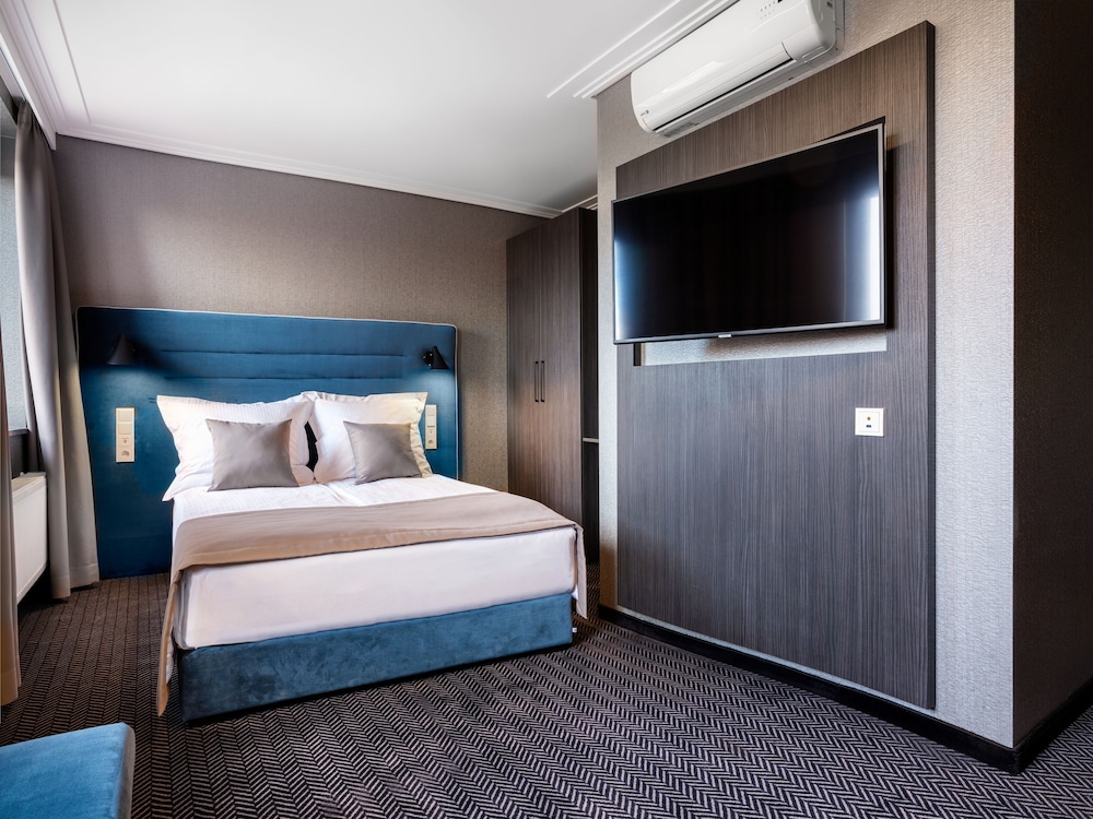 Hotel Logos — Hotel rooms in Krakow, Lesser Poland