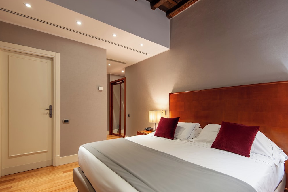Hotel Delle Nazioni — Hotel rooms in Rome, Lazio