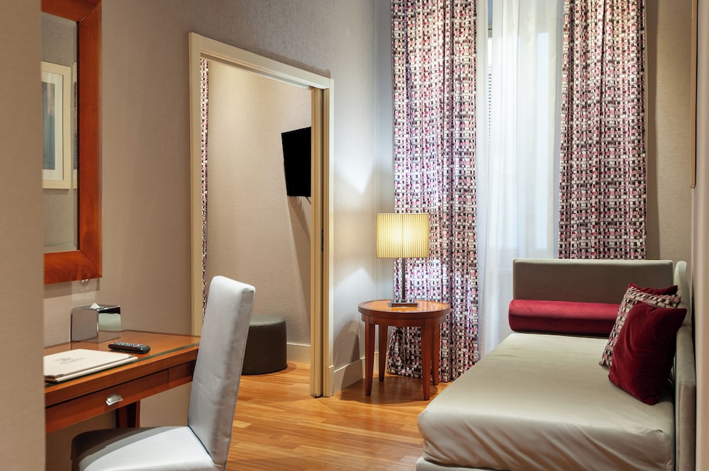 Hotel Delle Nazioni — Hotel rooms in Rome, Lazio