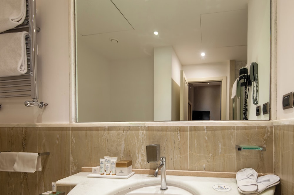 Hotel Delle Nazioni — Hotel rooms in Rome, Lazio