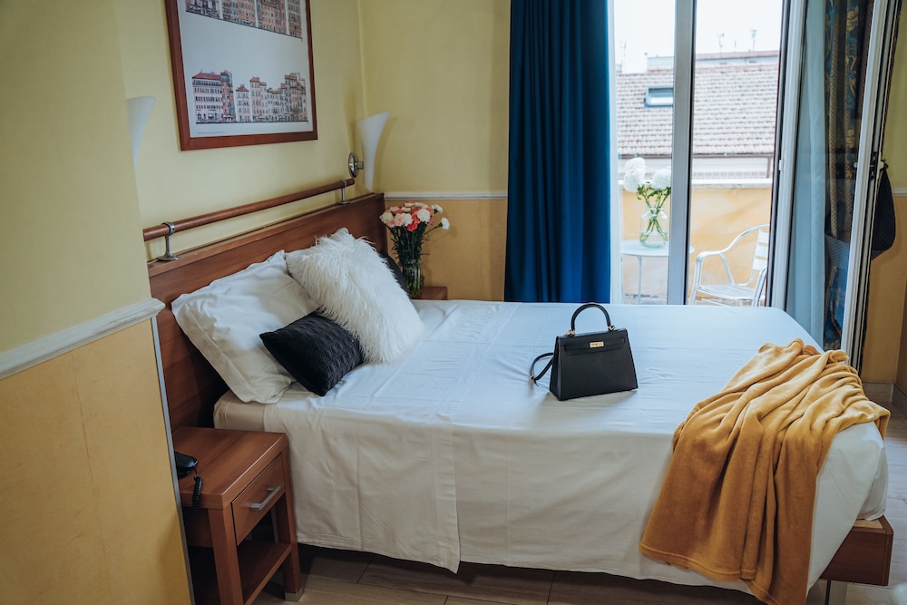 Hotel Windrose — Hotel rooms in Rome, Lazio