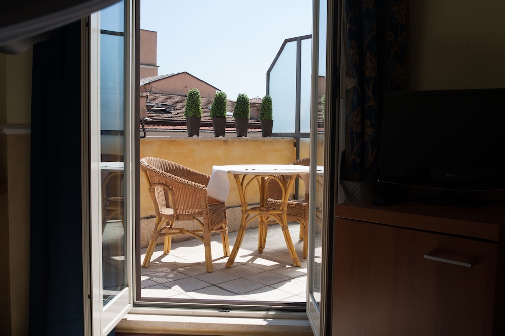Hotel Windrose — Hotel rooms in Rome, Lazio