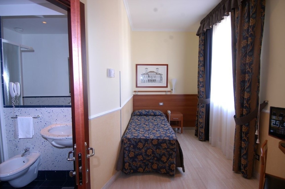 Hotel Windrose — Hotel rooms in Rome, Lazio