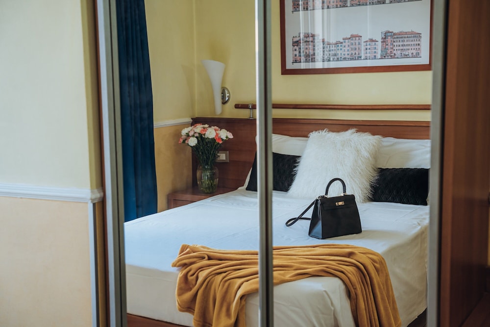 Hotel Windrose — Hotel rooms in Rome, Lazio