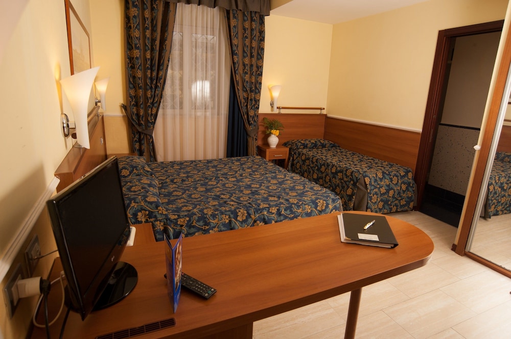 Hotel Windrose — Hotel rooms in Rome, Lazio