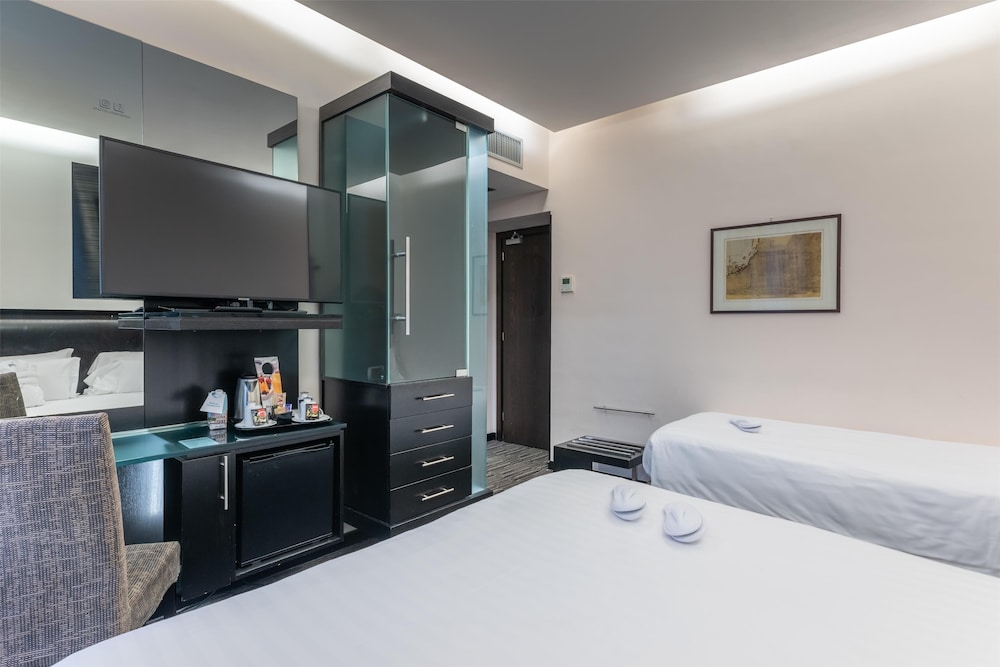 Best Western Plus Hotel Universo — Hotel rooms in Rome, Lazio