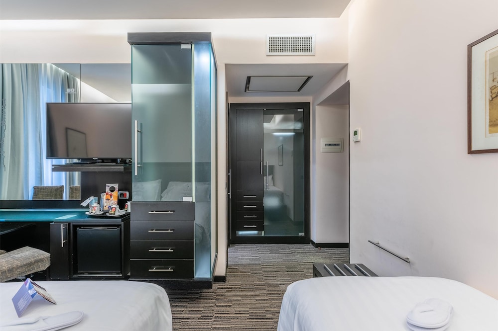 Best Western Plus Hotel Universo — Hotel rooms in Rome, Lazio