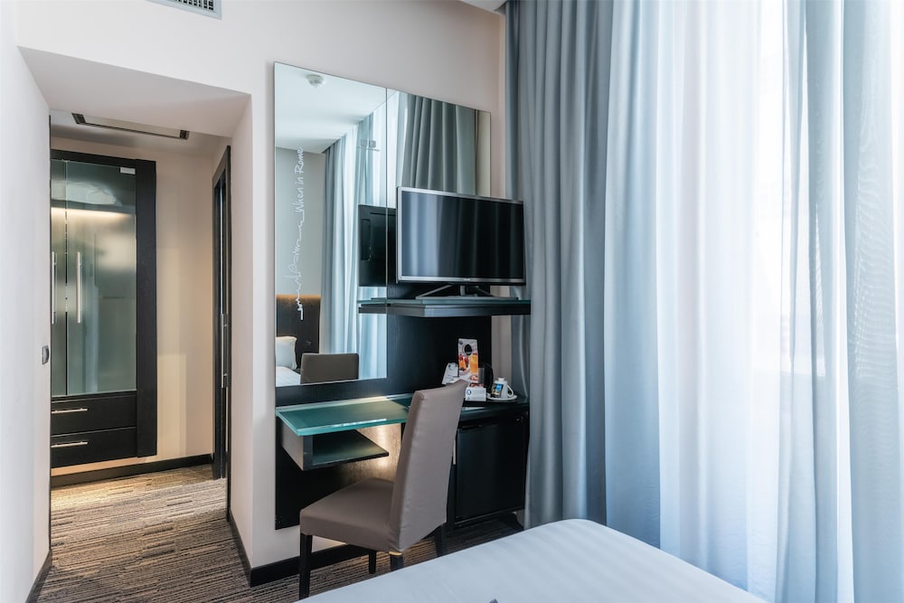 Best Western Plus Hotel Universo — Hotel rooms in Rome, Lazio