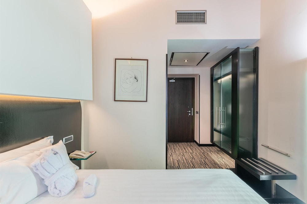 Best Western Plus Hotel Universo — Hotel rooms in Rome, Lazio