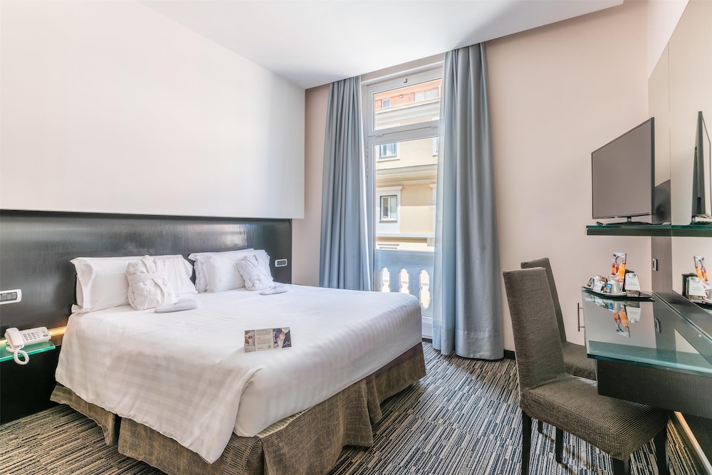 Best Western Plus Hotel Universo — Hotel rooms in Rome, Lazio
