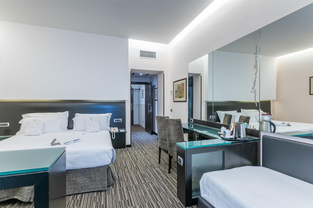 Best Western Plus Hotel Universo — Hotel rooms in Rome, Lazio