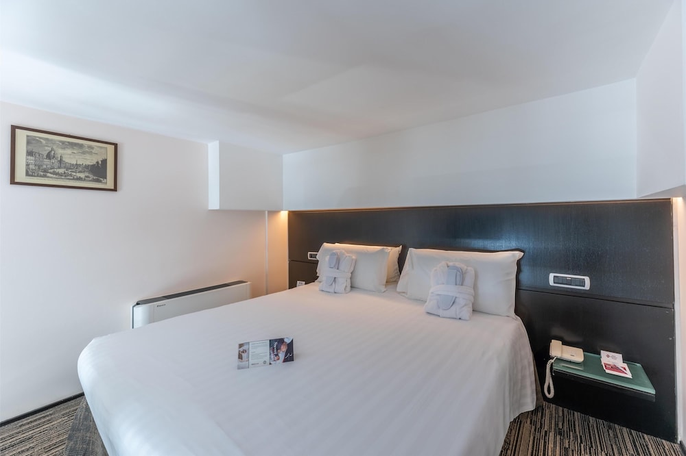 Best Western Plus Hotel Universo — Hotel rooms in Rome, Lazio