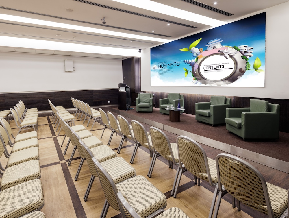 Best Western Plus Hotel Universo — Hotel building in Rome, Lazio