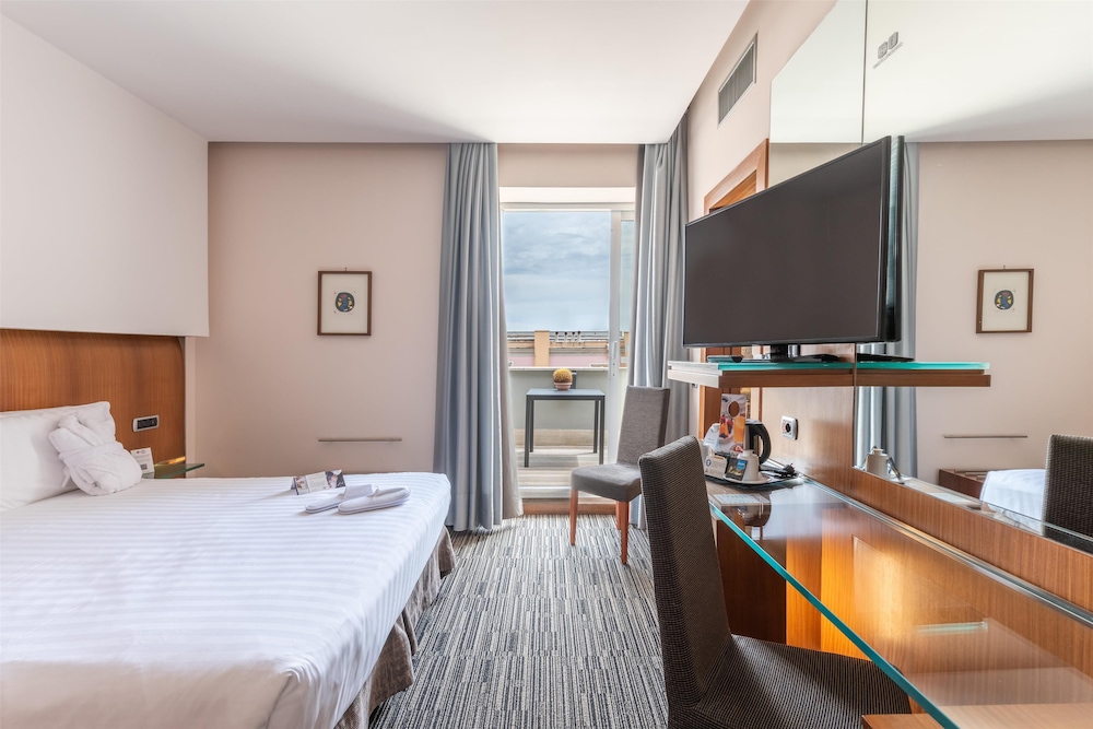 Best Western Plus Hotel Universo — Hotel rooms in Rome, Lazio