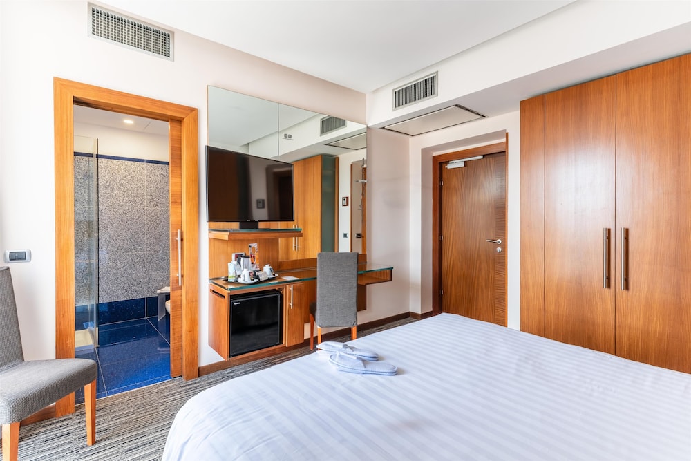 Best Western Plus Hotel Universo — Hotel rooms in Rome, Lazio