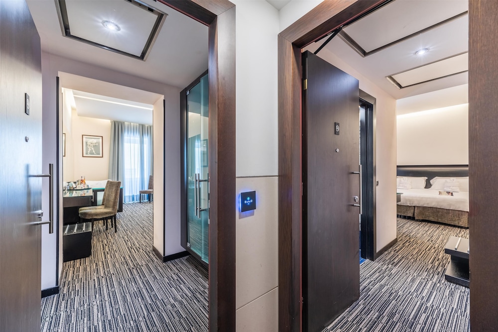 Best Western Plus Hotel Universo — Hotel rooms in Rome, Lazio