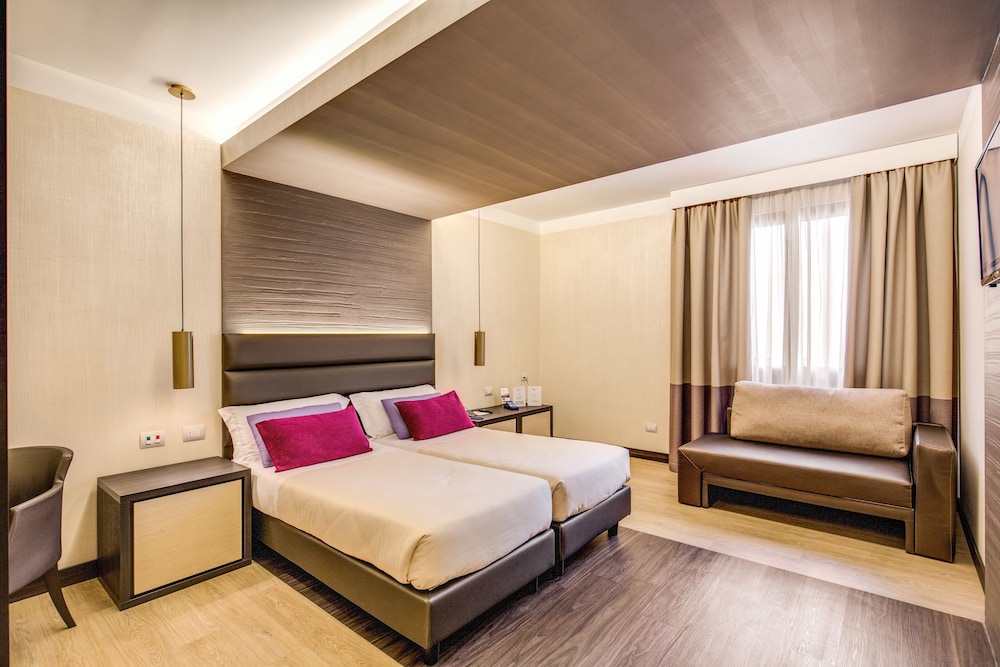 Warmthotel — Hotel rooms in Rome, Lazio