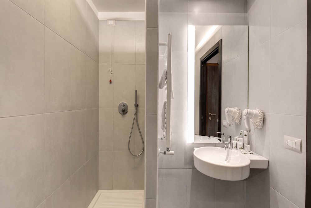 Warmthotel — Hotel rooms in Rome, Lazio