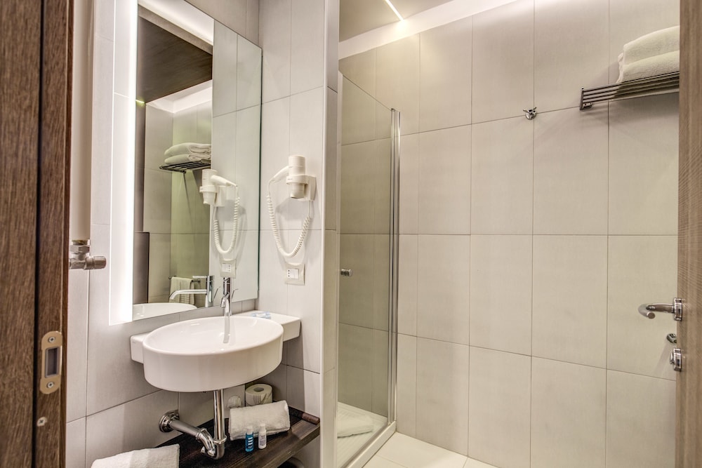Warmthotel — Hotel rooms in Rome, Lazio