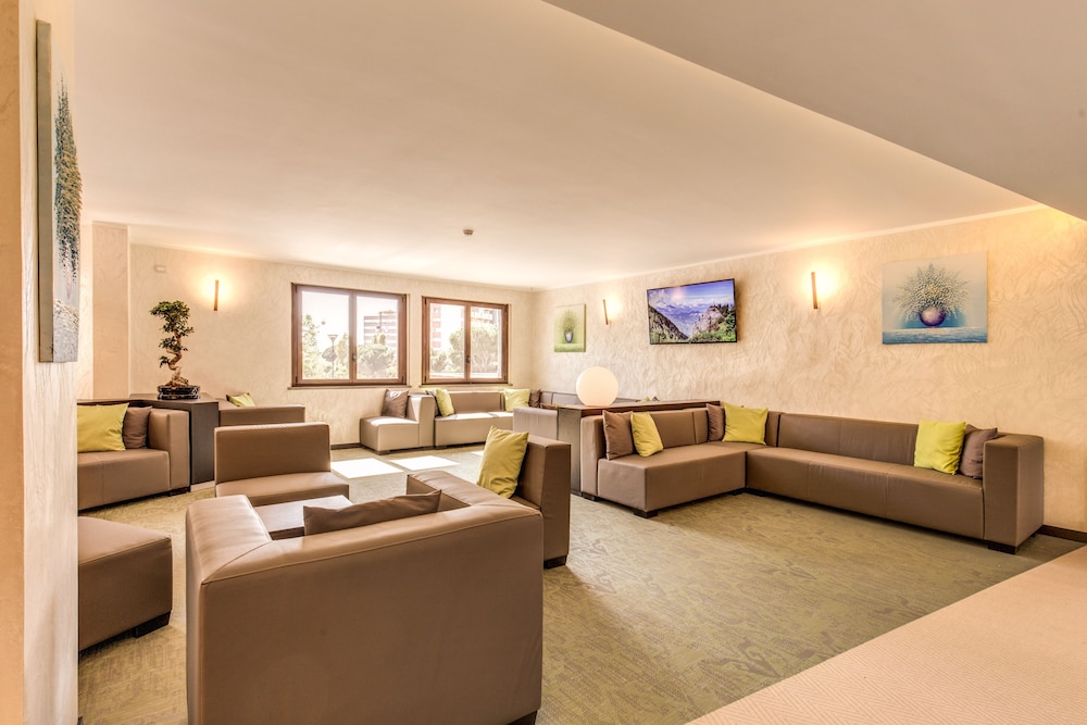 Warmthotel — Hotel building in Rome, Lazio