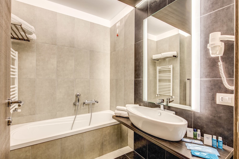 Warmthotel — Hotel rooms in Rome, Lazio