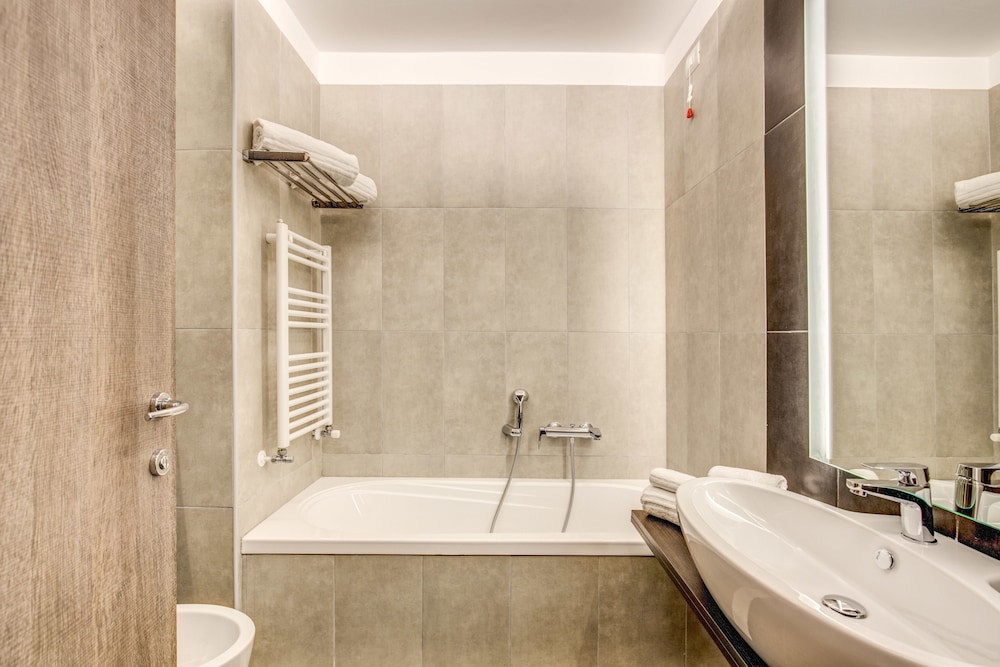 Warmthotel — Hotel rooms in Rome, Lazio