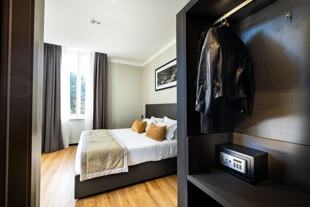 The Cross Hotel — Hotel rooms in Rome, Lazio