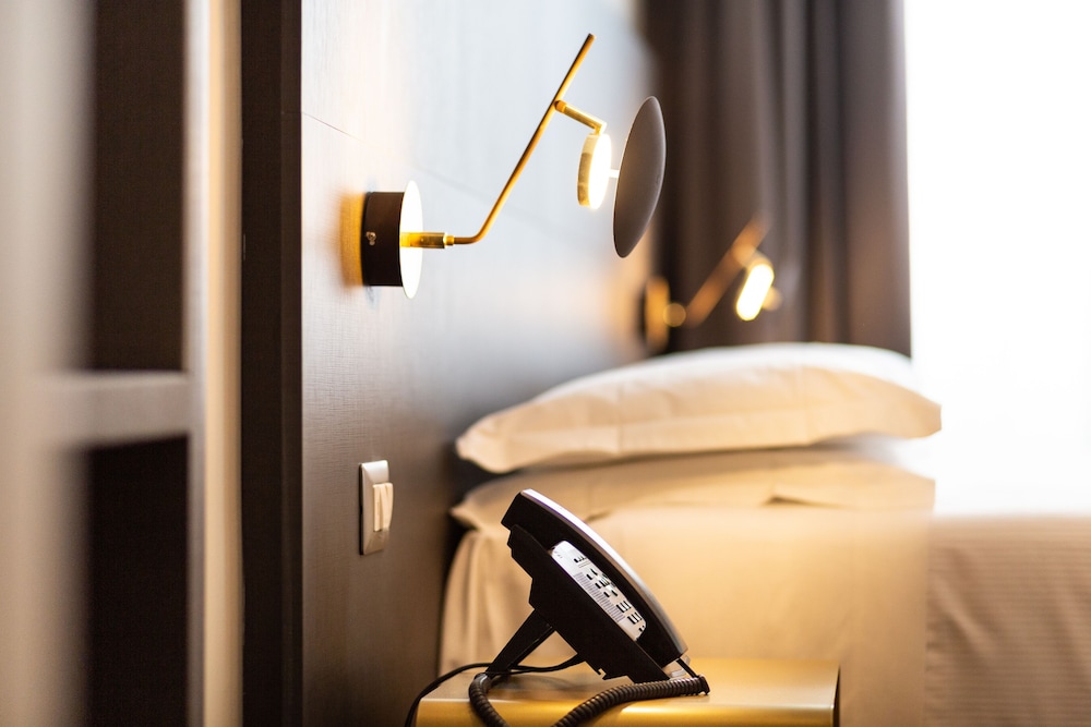 The Cross Hotel — Hotel rooms in Rome, Lazio