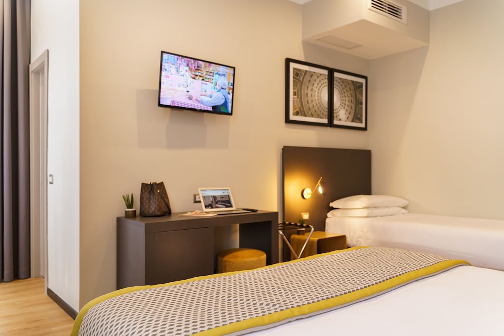 The Cross Hotel — Hotel rooms in Rome, Lazio