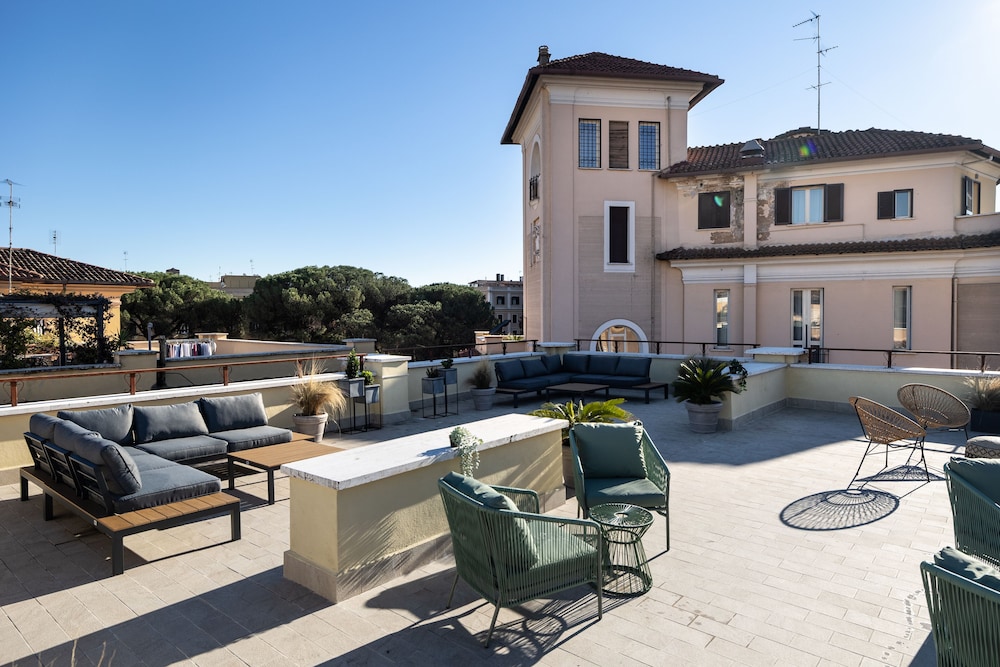 The Cross Hotel — Hotel building in Rome, Lazio