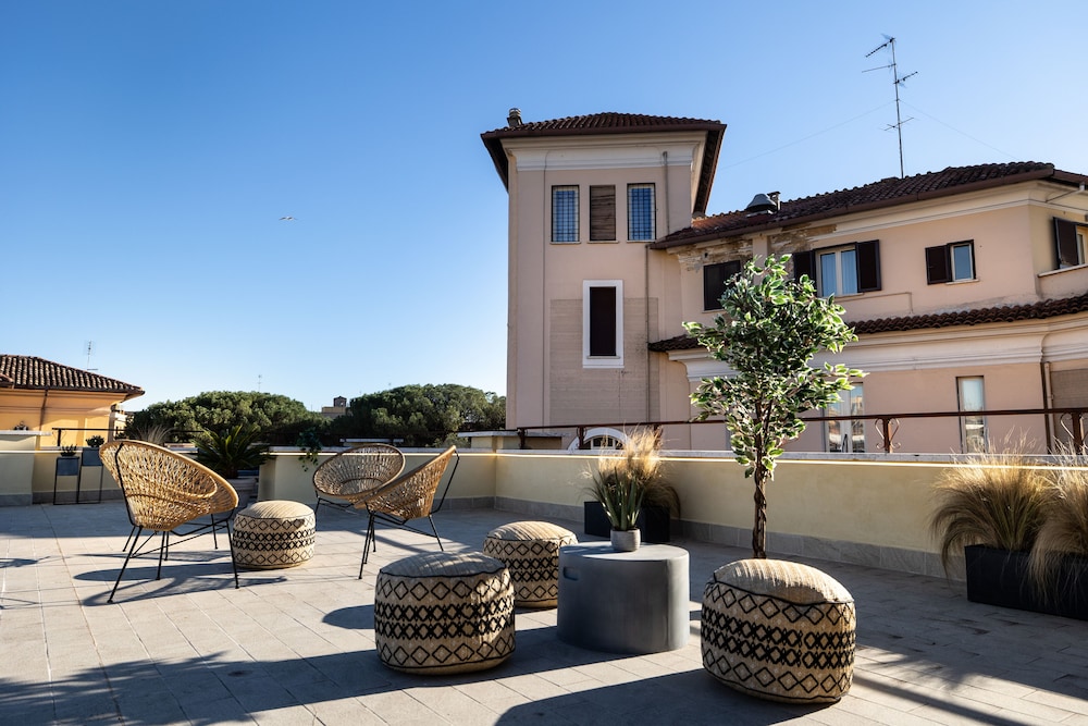 The Cross Hotel — Hotel building in Rome, Lazio