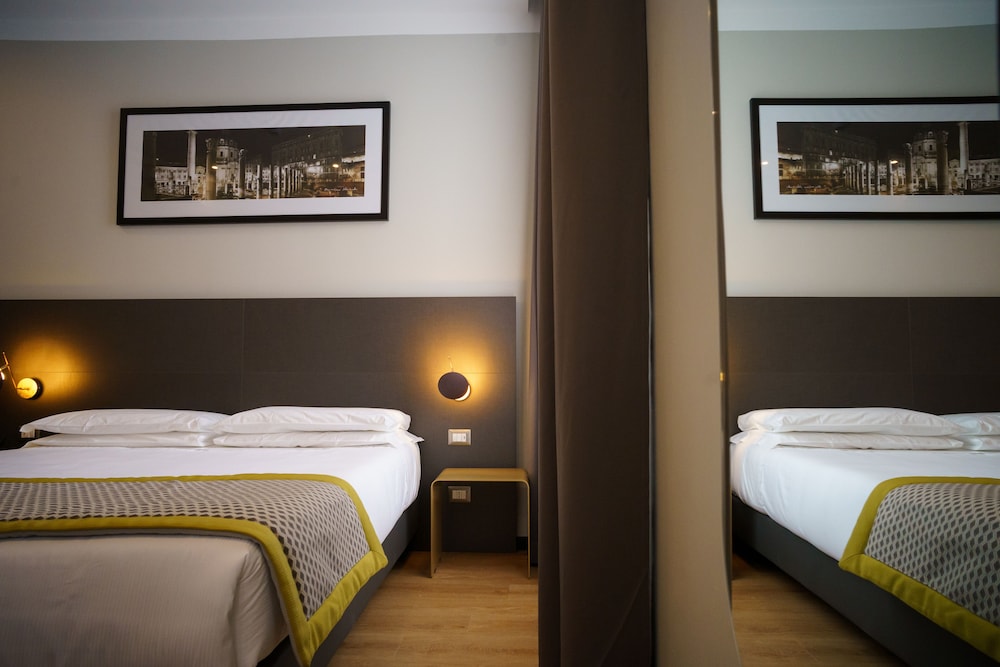 The Cross Hotel — Hotel rooms in Rome, Lazio