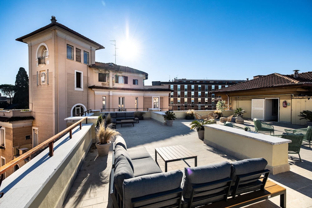 The Cross Hotel — Hotel building in Rome, Lazio