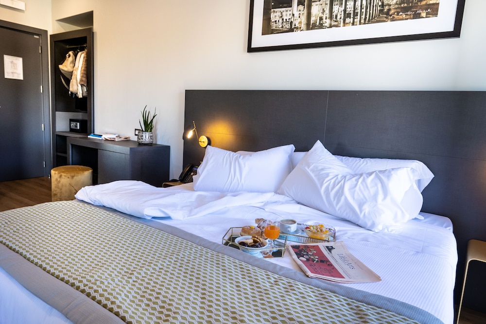 The Cross Hotel — Hotel rooms in Rome, Lazio