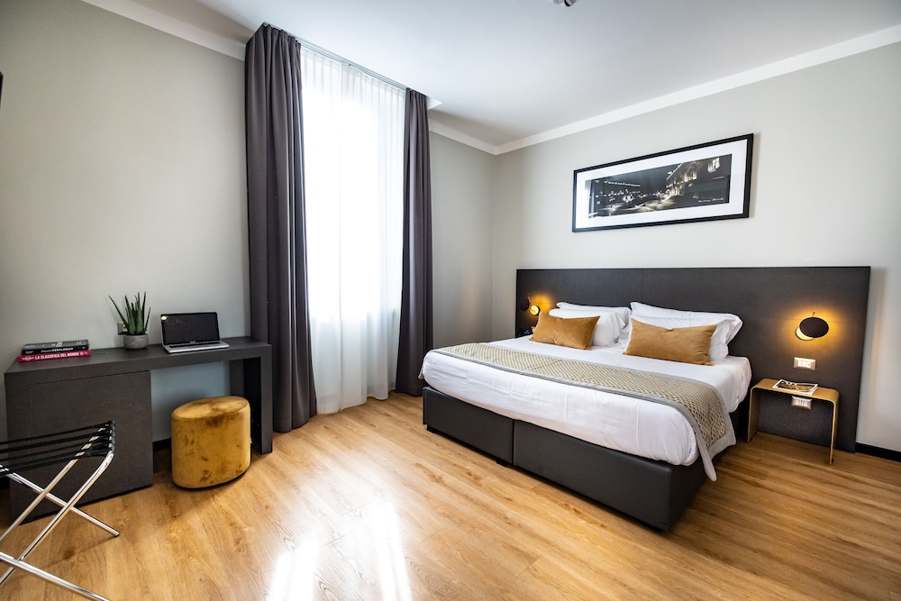 The Cross Hotel — Hotel rooms in Rome, Lazio