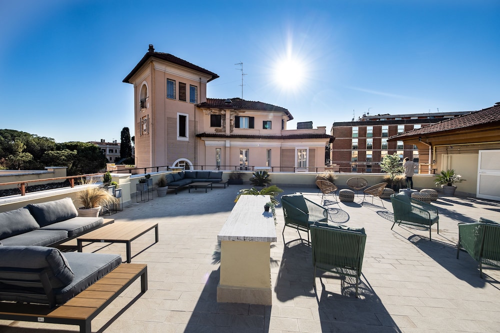 The Cross Hotel — Hotel building in Rome, Lazio