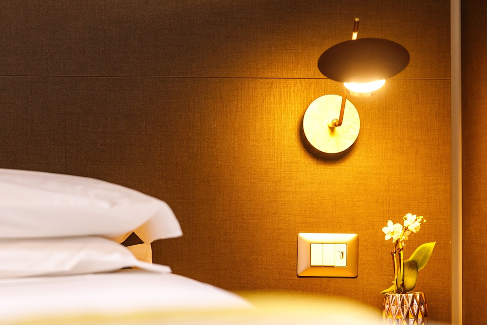 The Cross Hotel — Hotel rooms in Rome, Lazio